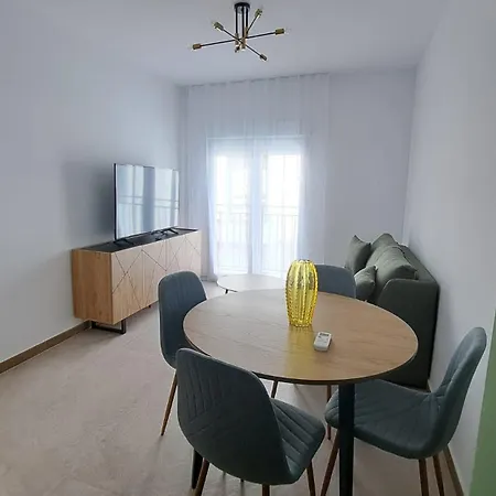 Apartament Chloe 2 *